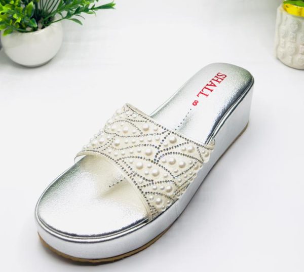 Silver Pearl Diamante Diamond-Pattern Wedge Slide